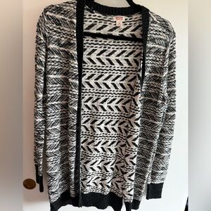 Black and White Patterned Women's Sweater